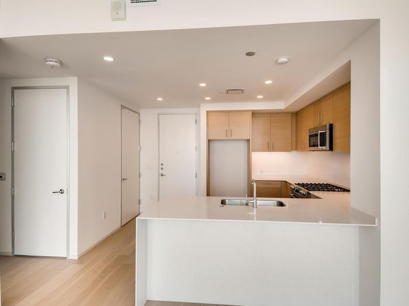 301 West Ave 2003, Austin TX 78701