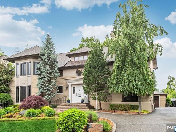 1115 Buckingham Road, Fort Lee NJ 07024