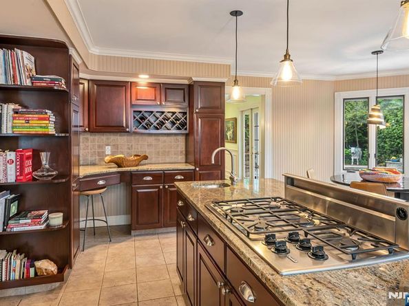 1115 Buckingham Road, Fort Lee NJ 07024