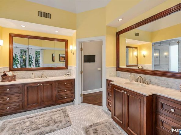1115 Buckingham Road, Fort Lee NJ 07024
