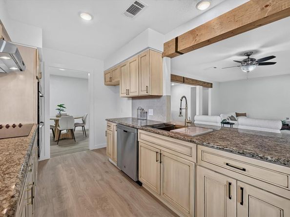 906  Pinedale Lane , Dallas Texas 75241