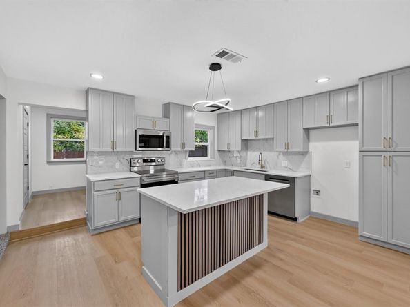 1721  IDA Street , Arlington Texas 76010