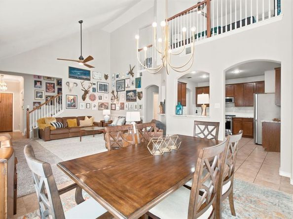 909  Charleston Lane , Savannah Texas 76227