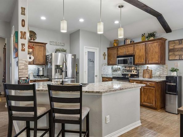 1118  Red Robin Drive , Aubrey Texas 76227