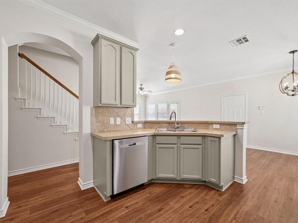 1910  Saint Simons Street , Savannah Texas 76227