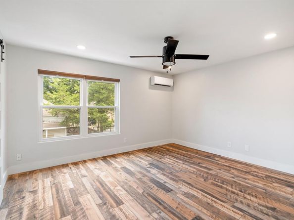 3524  Word Street , Dallas Texas 75204