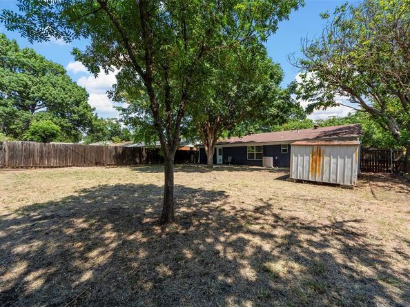 13215  Blossomheath Lane , Dallas Texas 75240