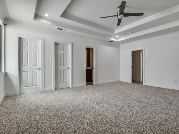 568 W Hammond Street , Lancaster Texas 75146