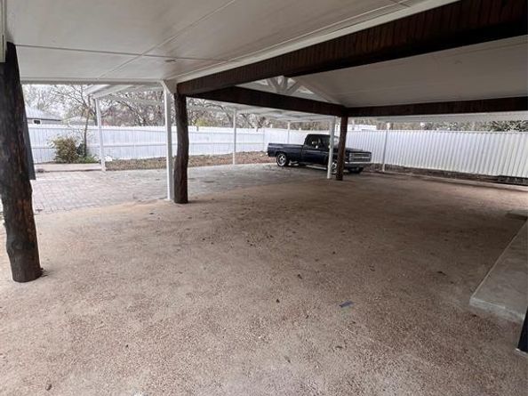 568 W Hammond Street , Lancaster Texas 75146