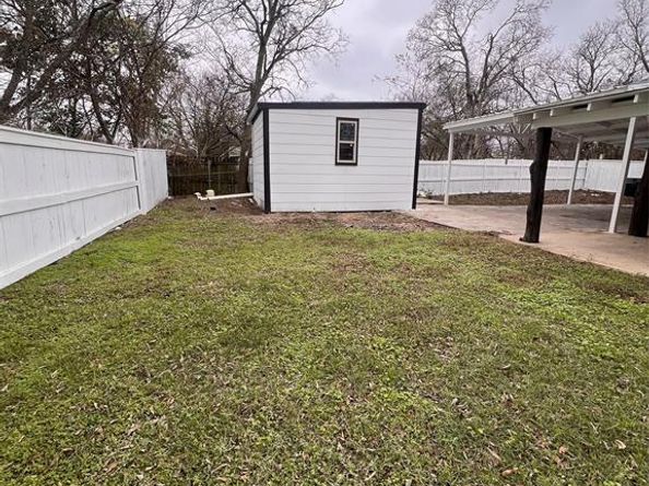 568 W Hammond Street , Lancaster Texas 75146
