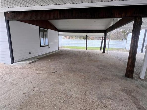 568 W Hammond Street , Lancaster Texas 75146