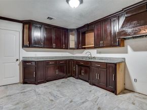 568 W Hammond Street , Lancaster Texas 75146