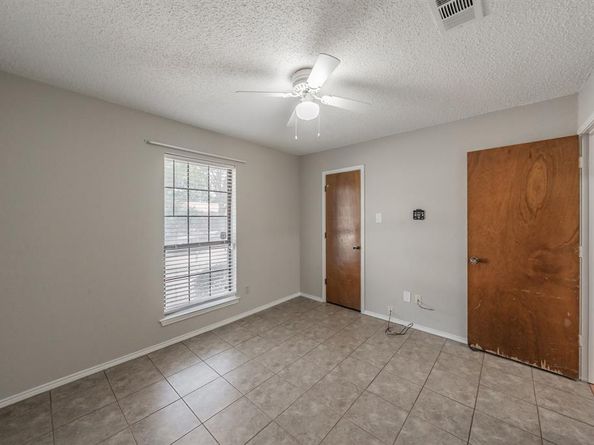 214  Kalmia Drive , Arlington Texas 76018