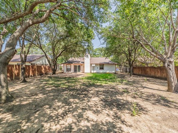214  Kalmia Drive , Arlington Texas 76018