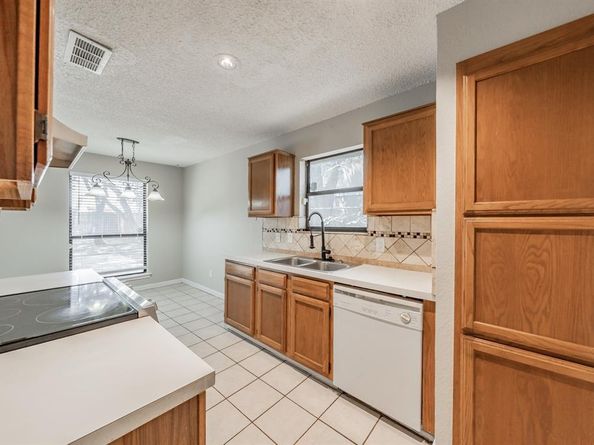 214  Kalmia Drive , Arlington Texas 76018
