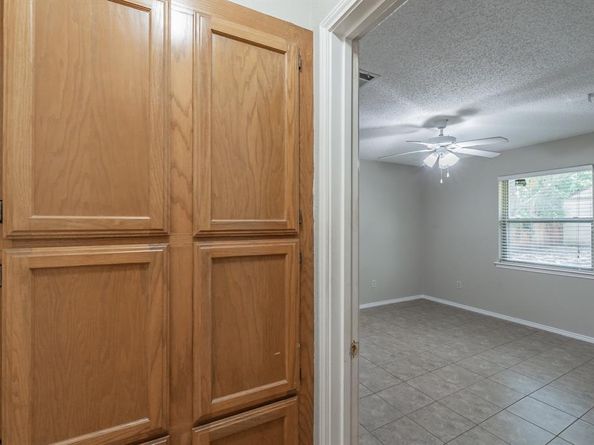 214  Kalmia Drive , Arlington Texas 76018