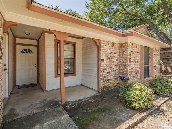 214  Kalmia Drive , Arlington Texas 76018