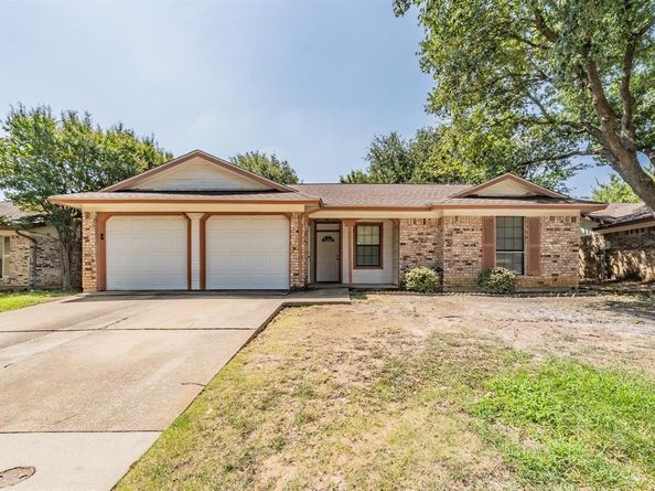 214  Kalmia Drive , Arlington Texas 76018