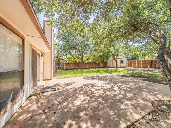 214  Kalmia Drive , Arlington Texas 76018