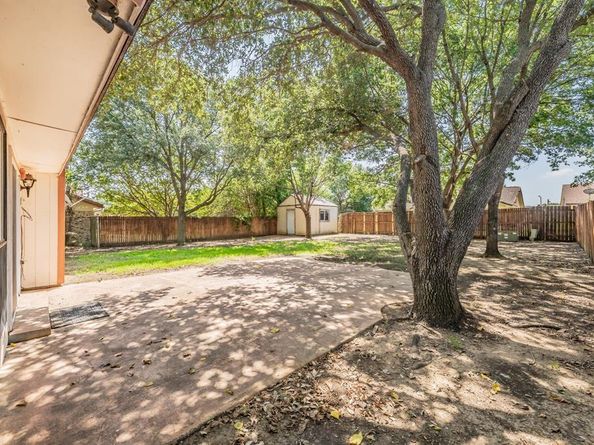 214  Kalmia Drive , Arlington Texas 76018