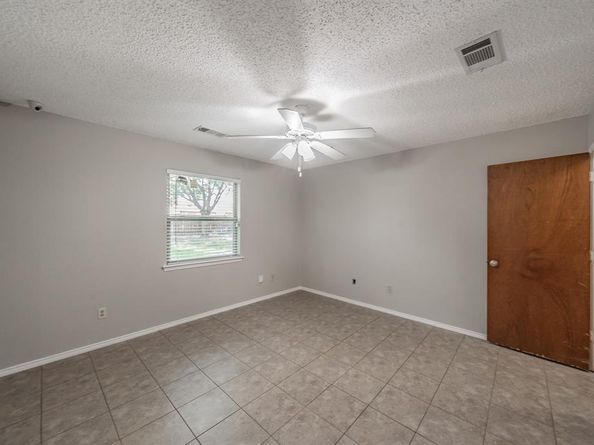 214  Kalmia Drive , Arlington Texas 76018