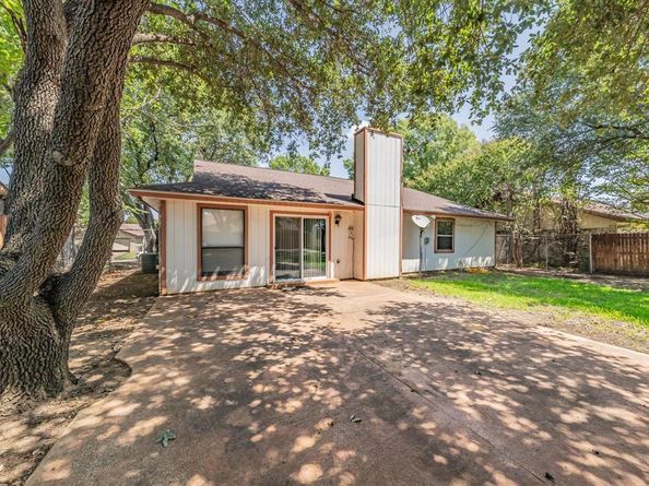 214  Kalmia Drive , Arlington Texas 76018