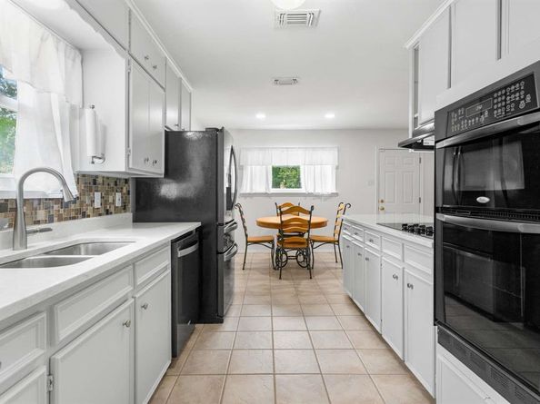 3213  Shere Circle , Irving Texas 75060