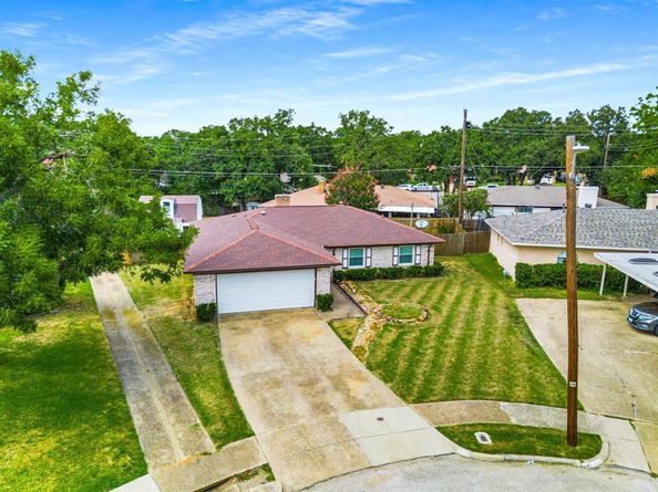 3213  Shere Circle , Irving Texas 75060