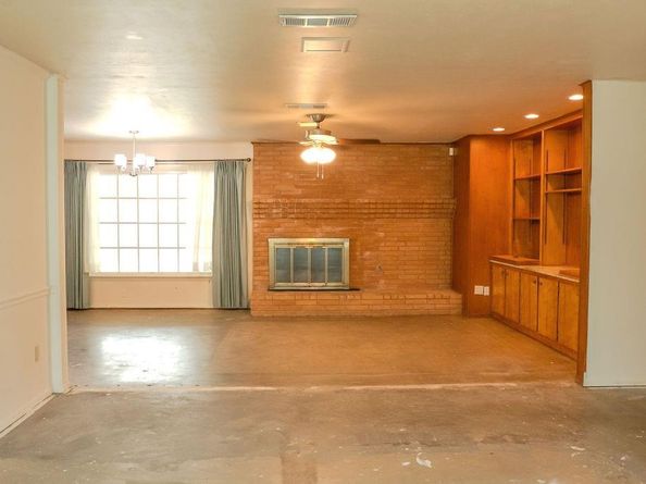 813  Raintree Road , Fort Worth Texas 76103