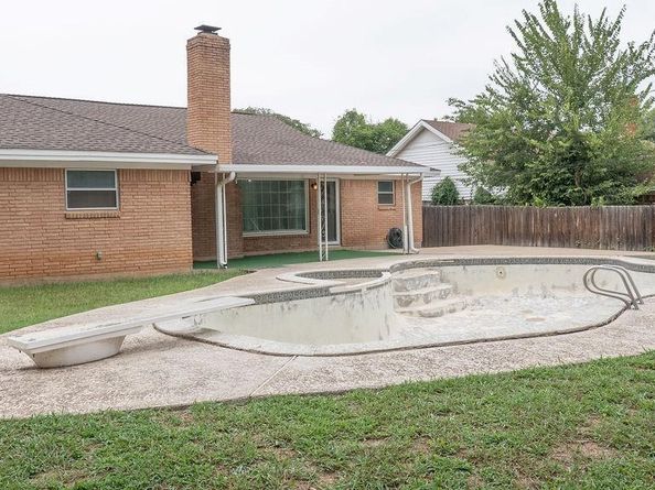 813  Raintree Road , Fort Worth Texas 76103