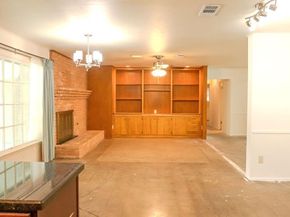 813  Raintree Road , Fort Worth Texas 76103