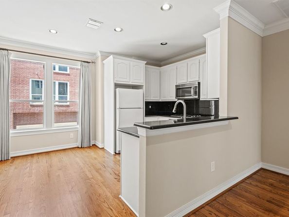2514  Worthington Street , Dallas Texas 75204