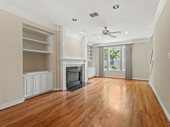 2514  Worthington Street , Dallas Texas 75204