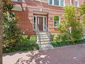 2514  Worthington Street , Dallas Texas 75204