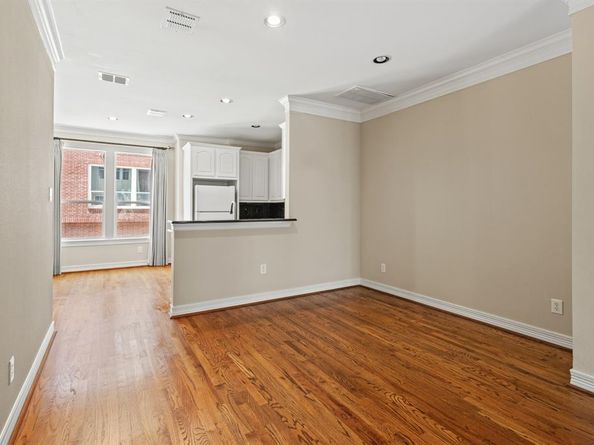 2514  Worthington Street , Dallas Texas 75204