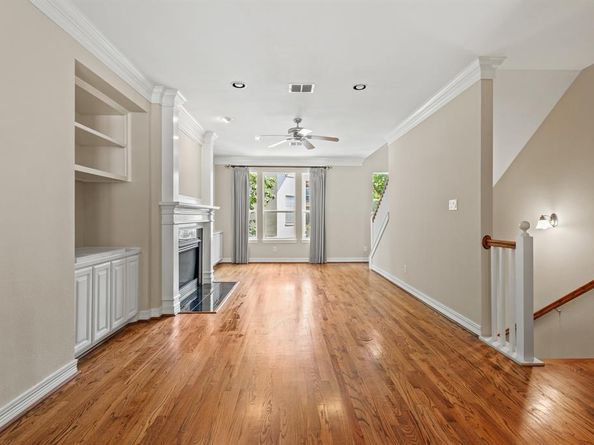 2514  Worthington Street , Dallas Texas 75204