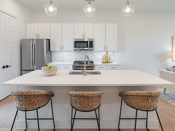 2610  Kimsey   205, Dallas Texas 75235