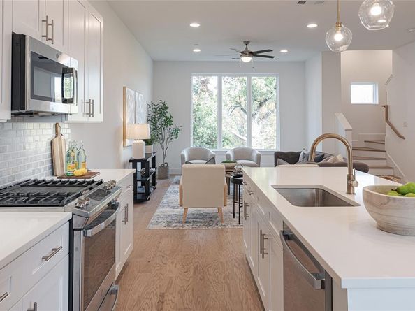 2610  Kimsey   205, Dallas Texas 75235