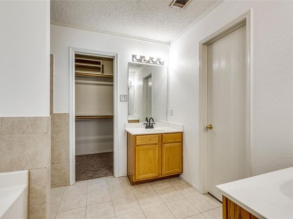 748  Hunter Drive , Azle Texas 76020