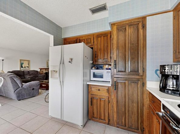 1813  Plantation Road , Garland Texas 75044