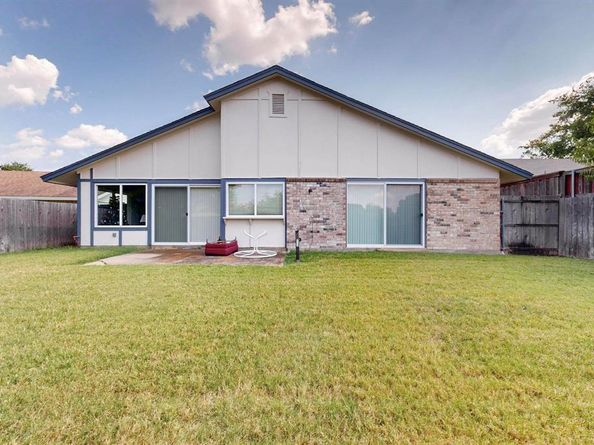 1813  Plantation Road , Garland Texas 75044