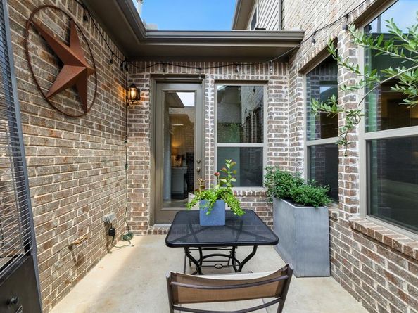 1305  Birds Fort Trail , Arlington Texas 76005
