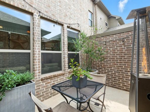 1305  Birds Fort Trail , Arlington Texas 76005