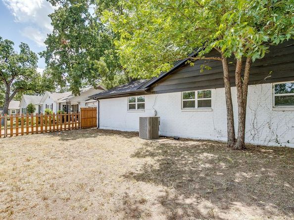 2536  Daisy Lane , Fort Worth Texas 76111