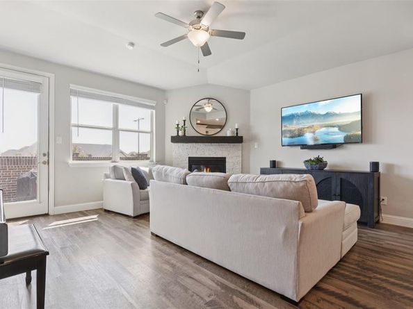 2372  Bella Court , Carrollton Texas 75010