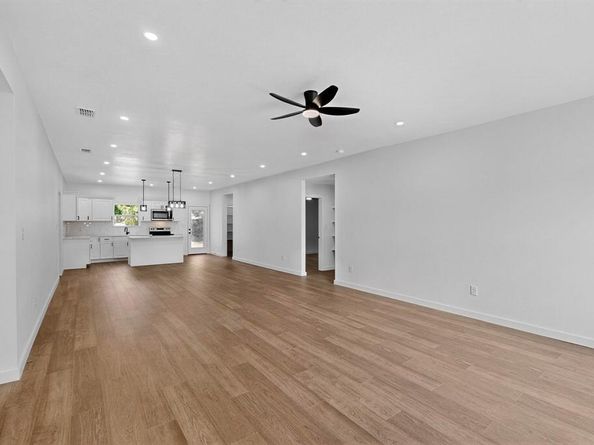 717 N Saint Augustine Drive , Dallas Texas 75217