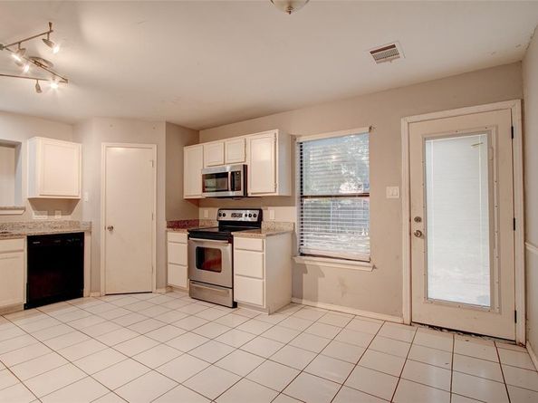 1109  Harvest Hill Lane , Lancaster Texas 75146