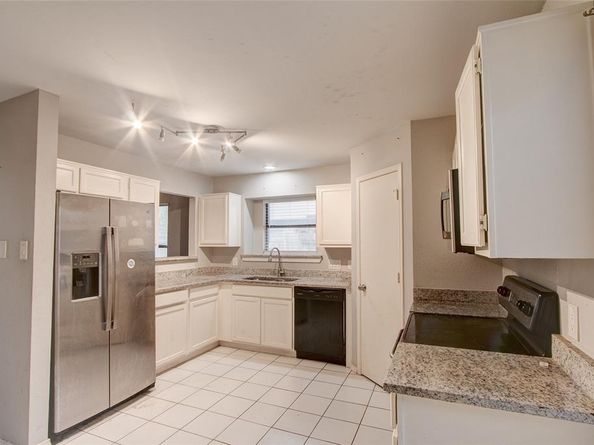 1109  Harvest Hill Lane , Lancaster Texas 75146