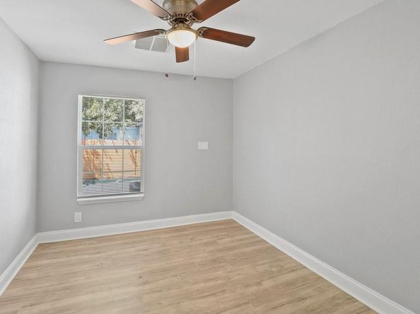 3910  Shelley Boulevard , Dallas Texas 75211
