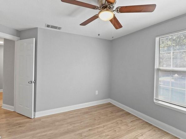 3910  Shelley Boulevard , Dallas Texas 75211